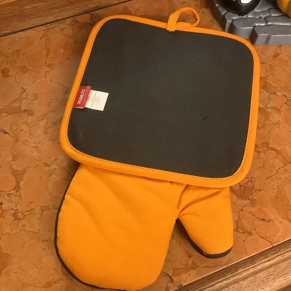 Peanuts Snoopy Halloween Oversized Oven Mitt & Pot Holder set NEW